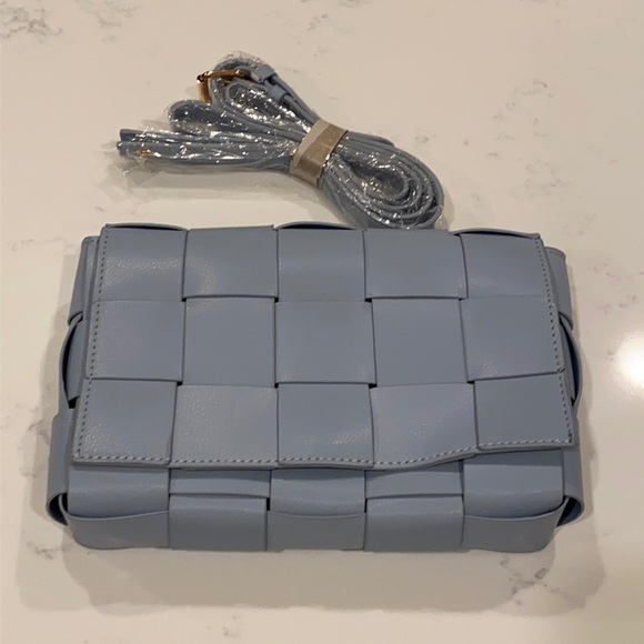 Periwinkle Woven Crossbody Bag NEW! - Picture 2 of 7